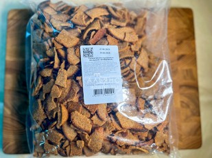 Ресторанные гренки с паприкой: Гренки черные со вкусом буженины